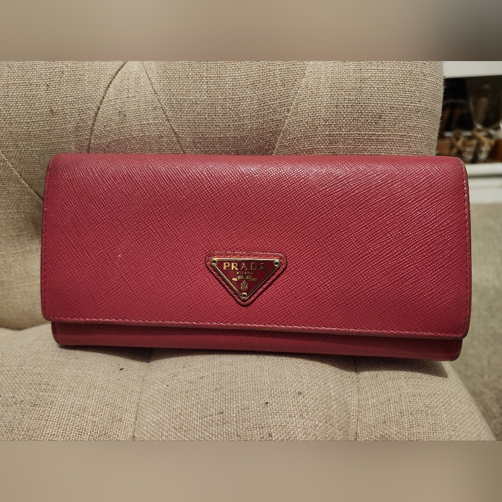 Prada Saffiano Triangle Continental Flap Wallet Fuoco